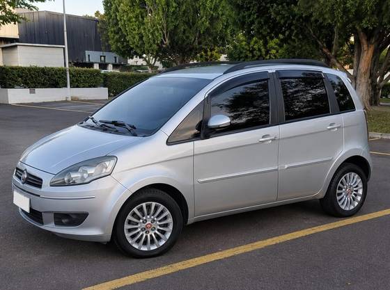 FIAT IDEA 1.4 MPI ATTRACTIVE 8V FLEX 4P MANUAL FIAT IDEA 1.4 MPI ATTRACTIVE 8V FLEX 4P MANUAL